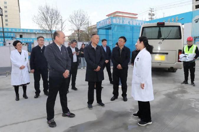 省人大常委会在临汾市中心医院调研指导门诊住院楼扩建项目